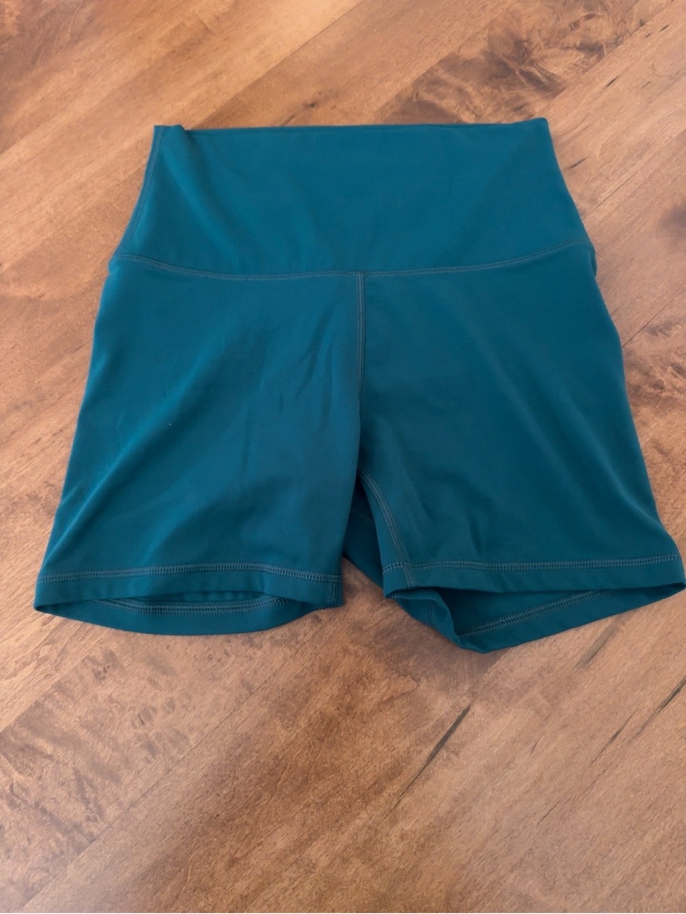 HeyNuts high-waisted fitted athletic shorts, size S (4/6),